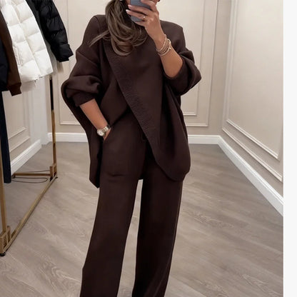 🔥 49% sleva! Novinka! Dámský dvoudílný set: asymetrický svetr + široké kalhoty. Volný střih, měkký a ultra pohodlný materiál 👚 Doprava zdarma ✨