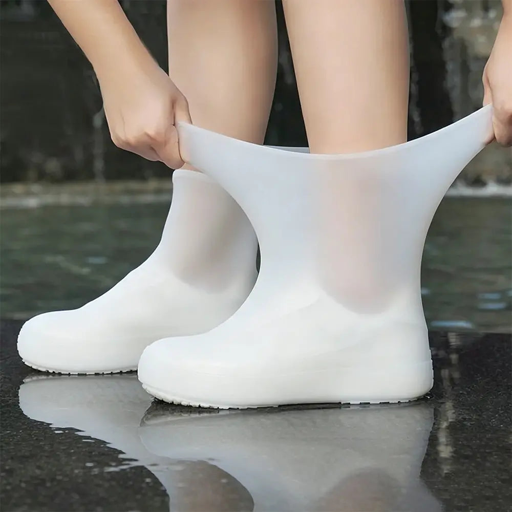 【2 páry za 20 eur】Chráňte svoje tenisky pred premočením! Odolné nepremokavé návleky na topánky: protišmykové a skladné – ideálne na nosenie v taške 🌧️