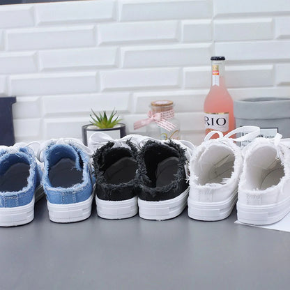 Zapatillas mule de denim deshilachado para mujer