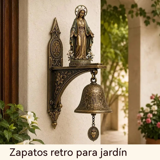 Campana de pared vintage con la Virgen María (Medalla Milagrosa), fabricada en resina de alta calidad con acabado en bronce envejecido; decoración sacra para portones y jardines.