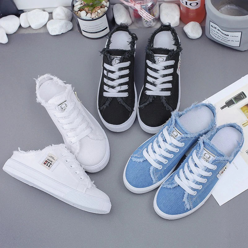 Zapatillas mule de denim deshilachado para mujer
