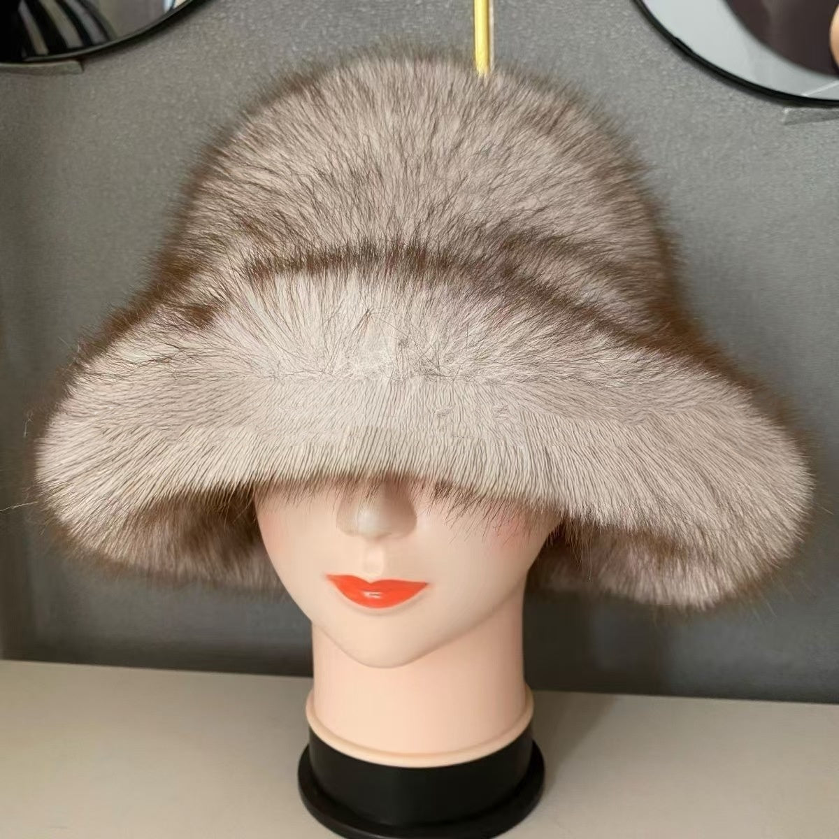 👒Zľava -47%🔥 Dámska teplá jesenná a zimná čiapka s veľkou krempou a kopulou z líšky