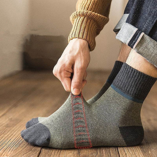 😍🧦【Kupite 5, dobite 5 brezplačno】 Antibakterijske, dezodorirne in tople volnene nogavice za jesen in zimo.