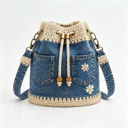 Un bolso de mezclilla tejida de estilo boho que complementa cualquier atuendo ✨