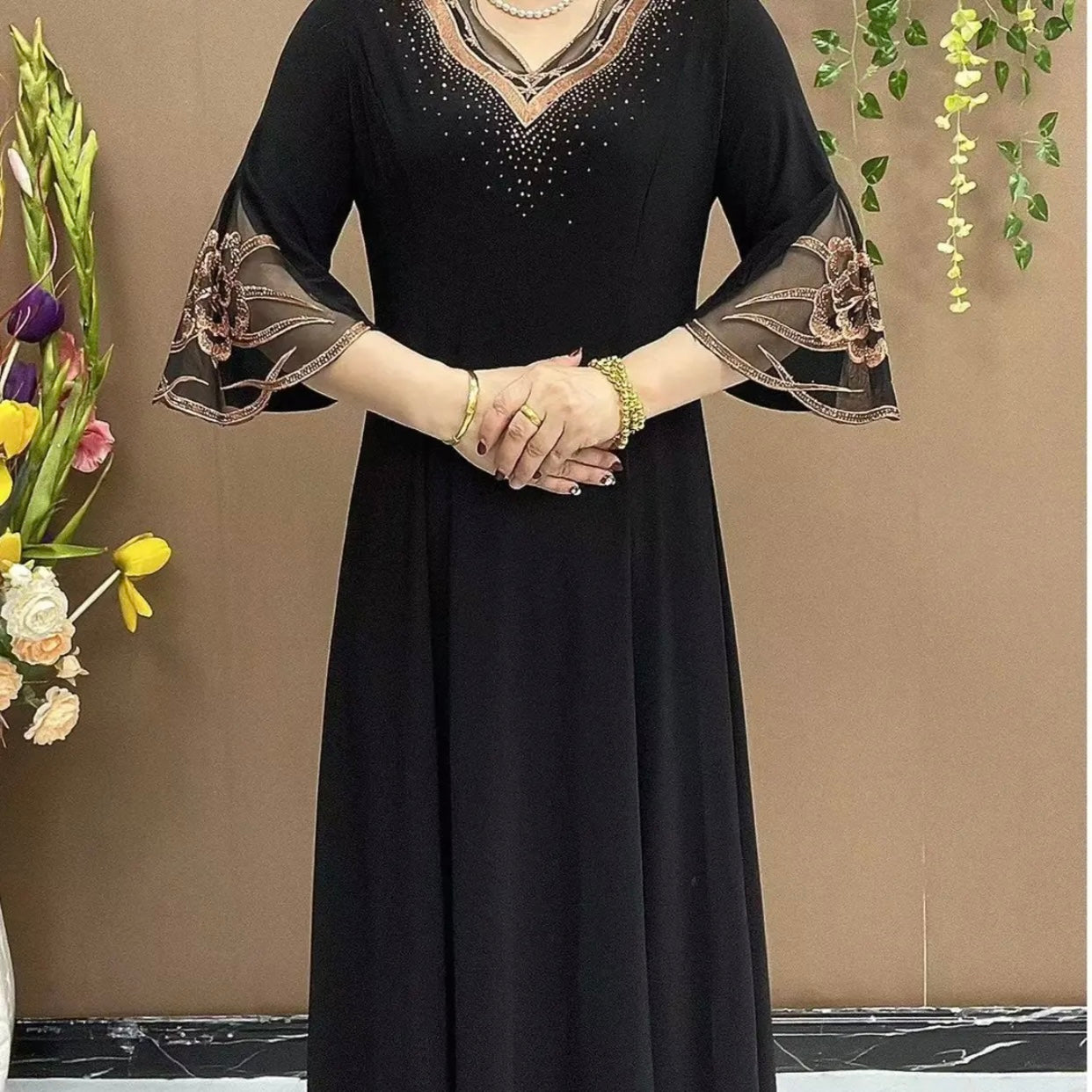 👗💥【XL-5XL】 2024 nové elegantné šaty s výstrihom do V a extra veľkým lemom 3738406
