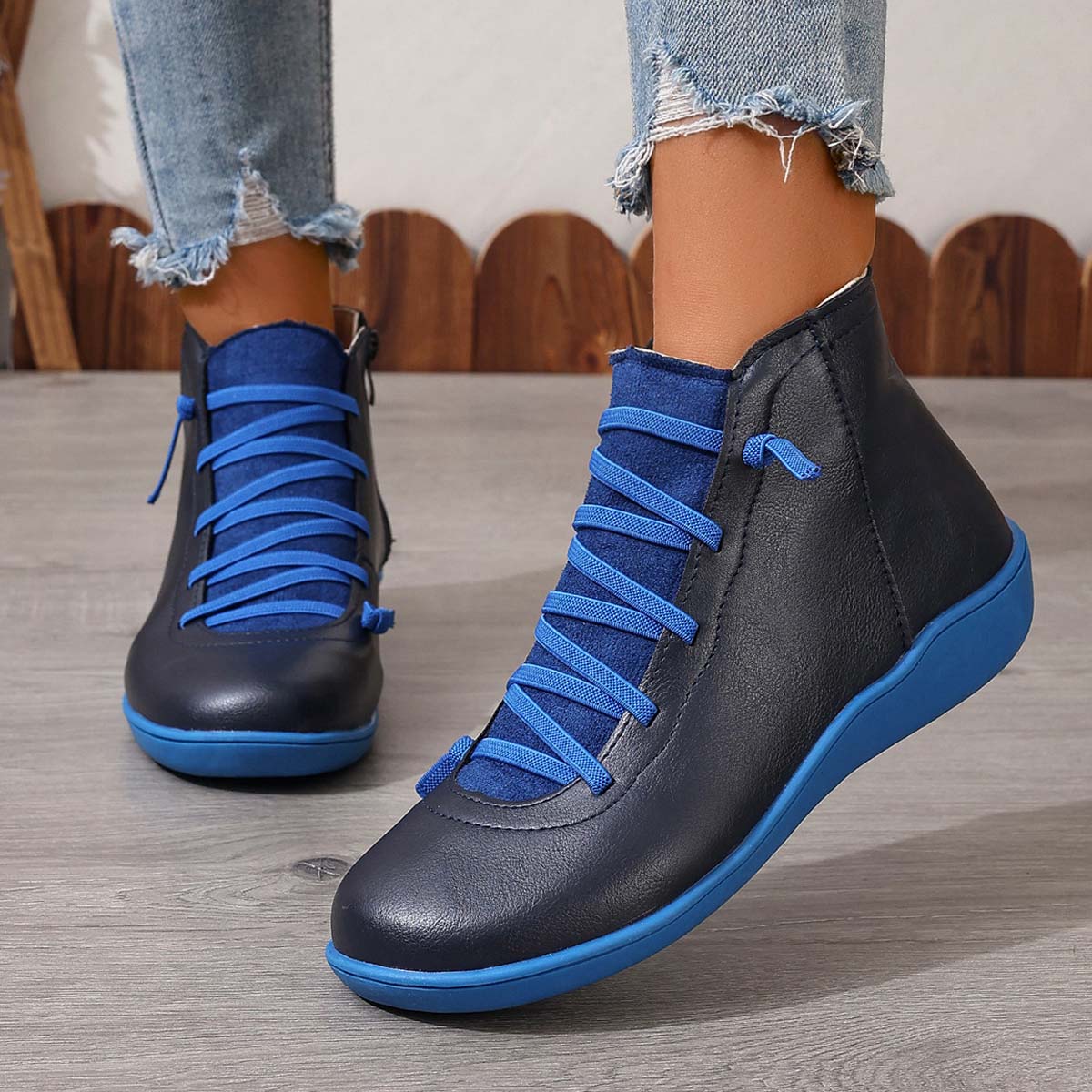 [35–43] Ženski gležnjarji za prosti čas, večje velikosti, udobni za hojo.