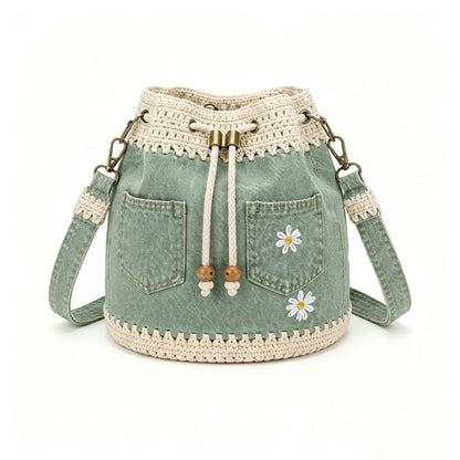 Un bolso de mezclilla tejida de estilo boho que complementa cualquier atuendo ✨